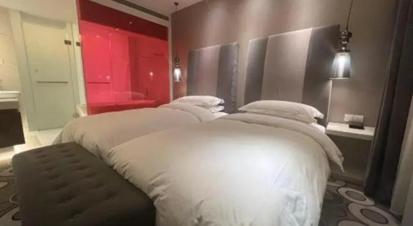 Bed in Jinjiang Metropolo Hotel Classiq Shanghai Off Bund