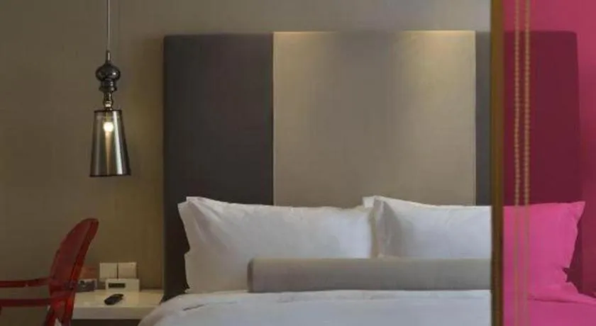 Bed in Jinjiang Metropolo Hotel Classiq Shanghai Off Bund