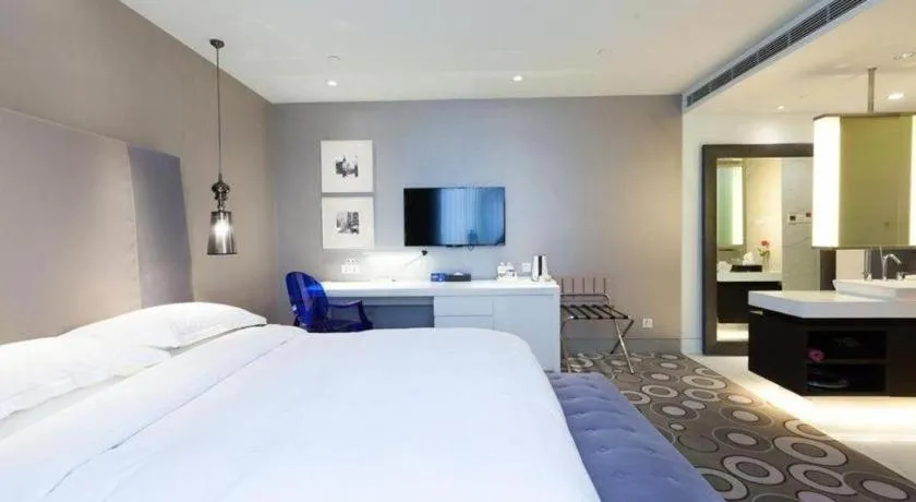 Bed in Jinjiang Metropolo Hotel Classiq Shanghai Off Bund