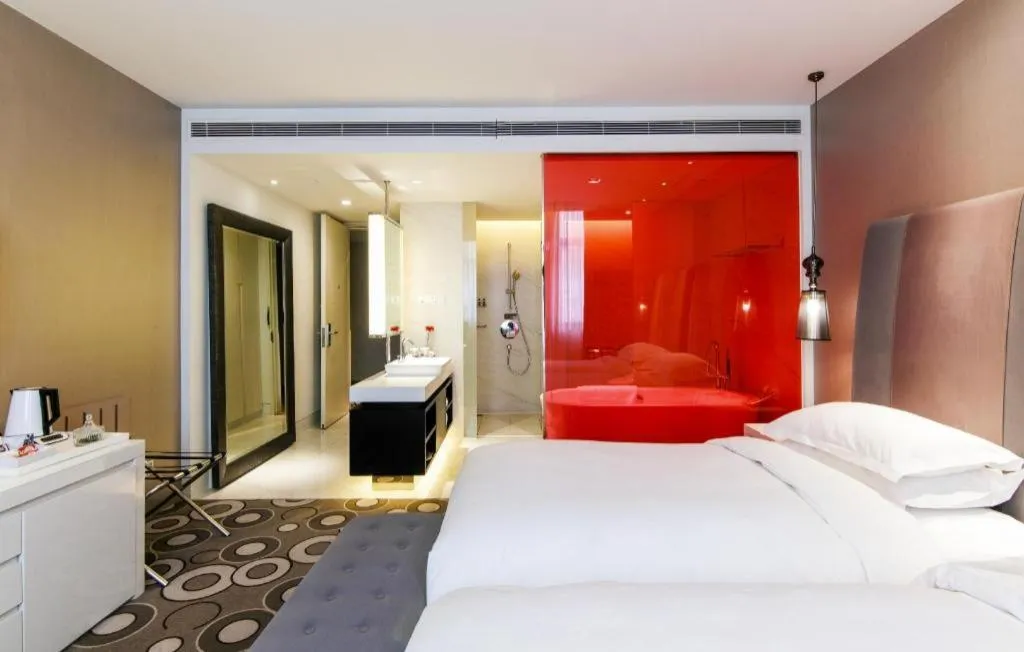 Bed in Jinjiang Metropolo Hotel Classiq Shanghai Off Bund