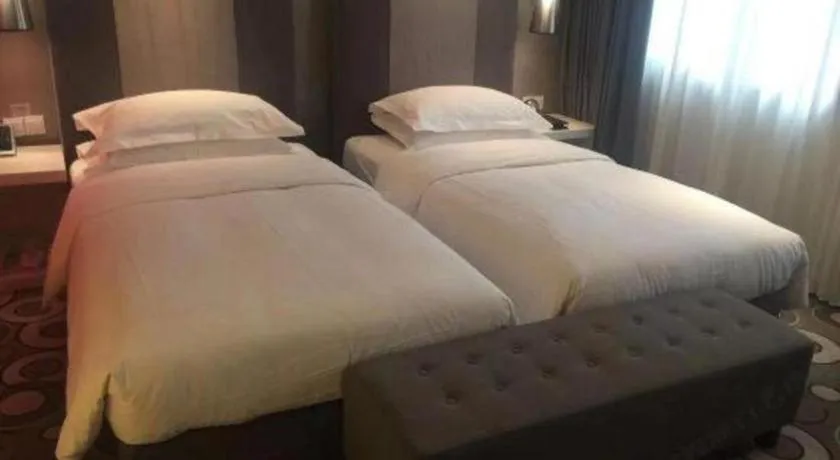 Bed in Jinjiang Metropolo Hotel Classiq Shanghai Off Bund