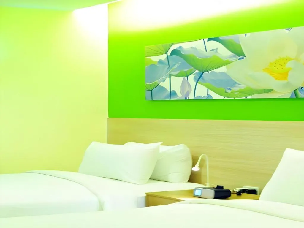 Bed in R-Con Hotel @ Siam