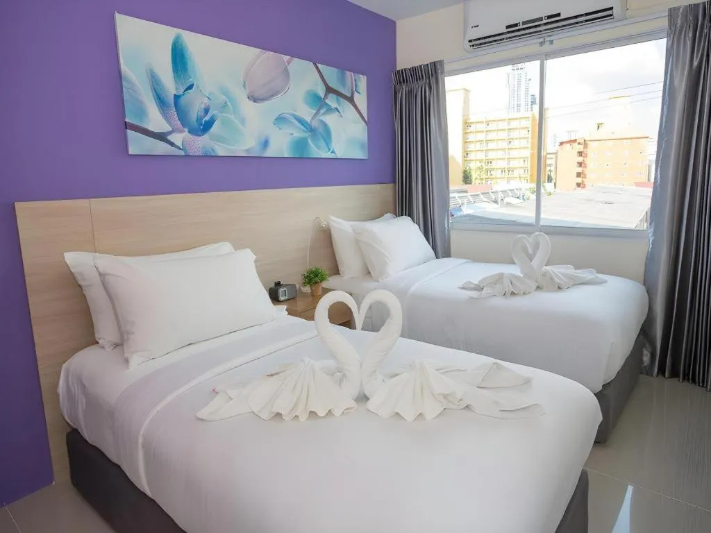 Bed in R-Con Hotel @ Siam