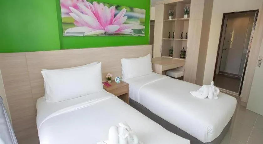 Bed in R-Con Hotel @ Siam