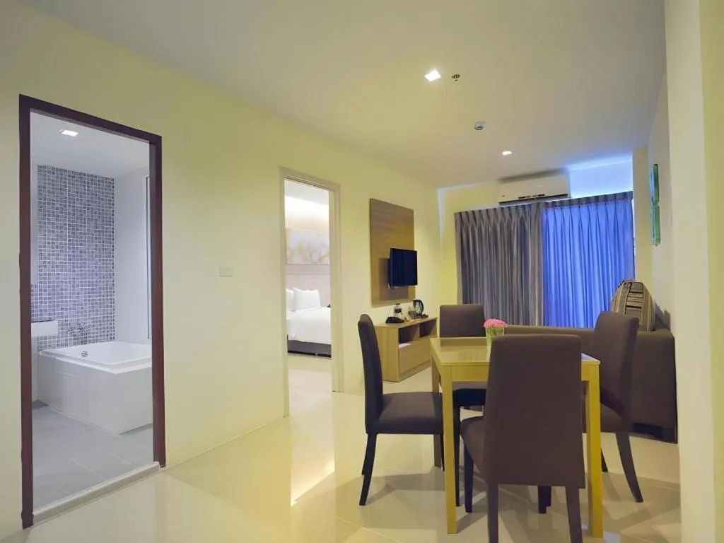 Bed in R-Con Hotel @ Siam