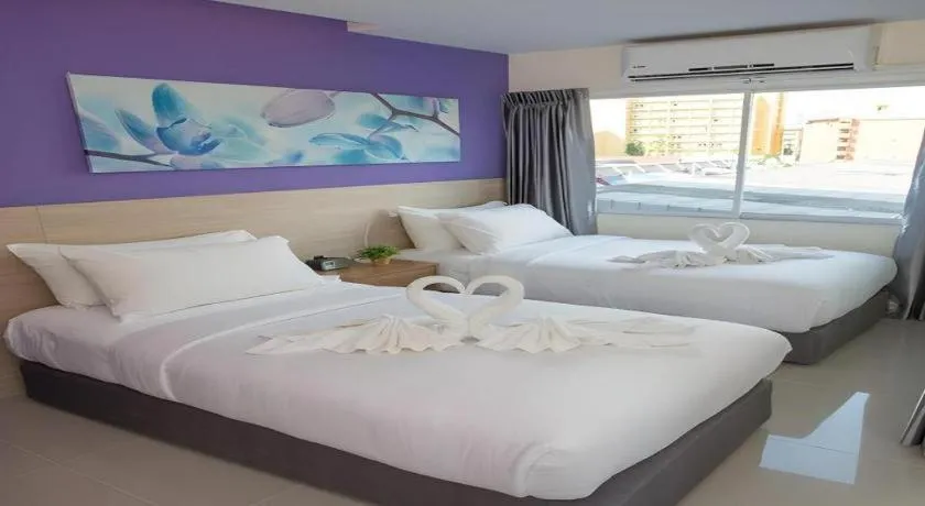 Bed in R-Con Hotel @ Siam