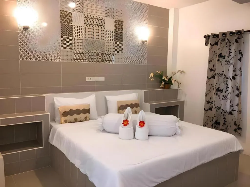 Bed in Saraburi Garden Resort