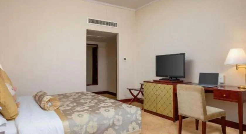 Bed in Kunming Jinjiang Hotel