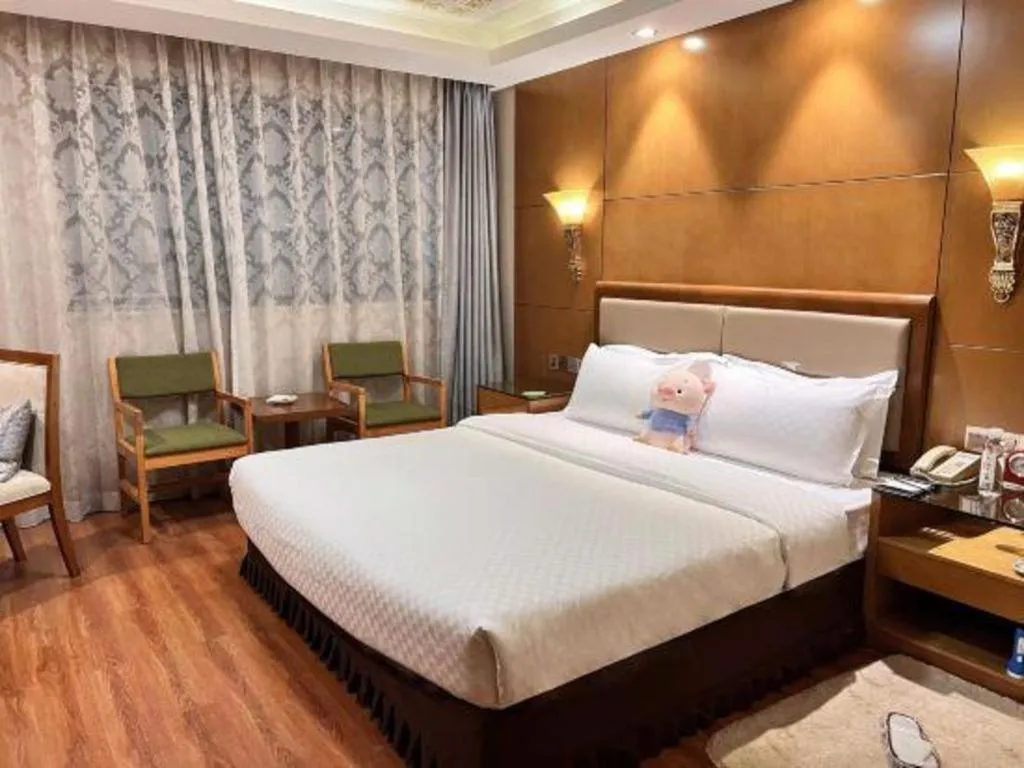 Bed in Kunming Jinjiang Hotel