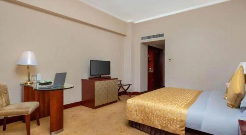 Bed in Kunming Jinjiang Hotel