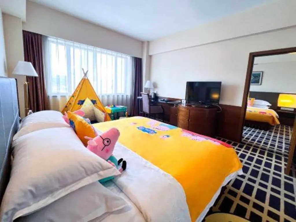 Bed in Kunming Jinjiang Hotel