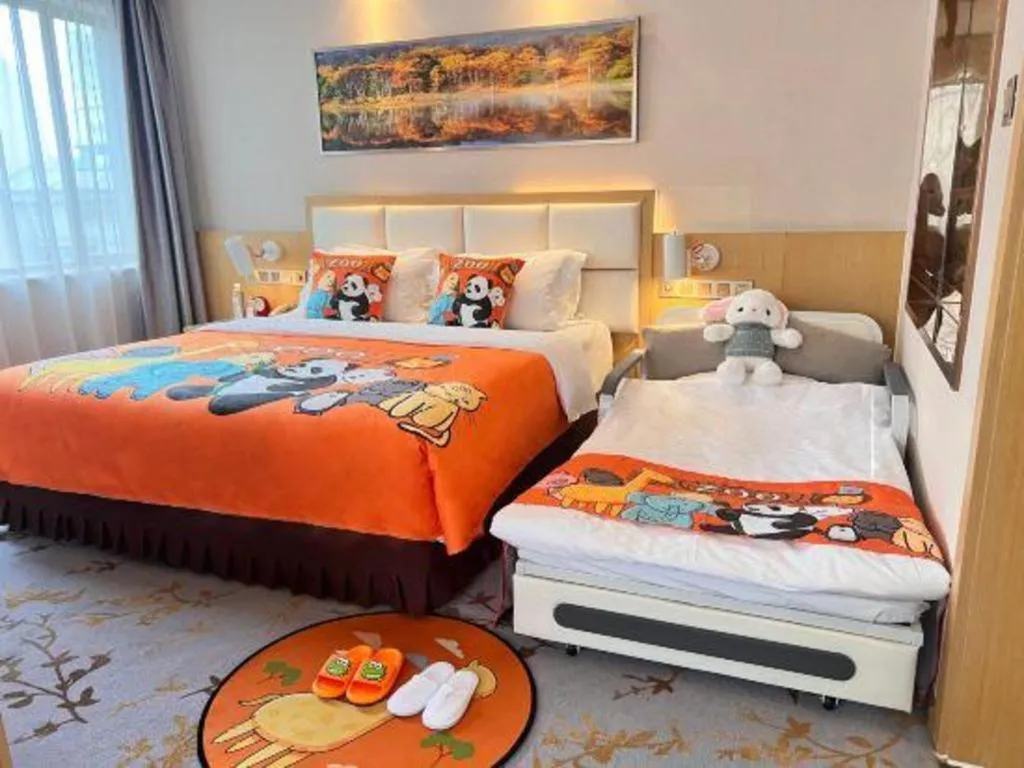 Bed in Kunming Jinjiang Hotel