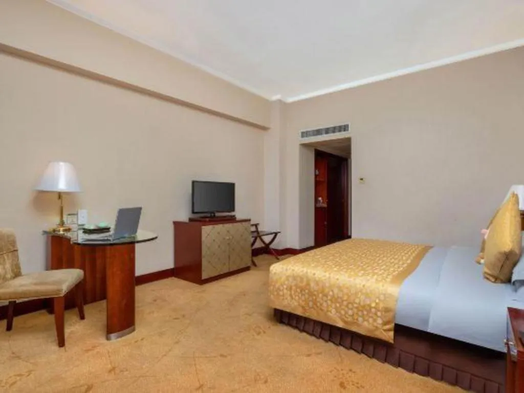 Bed in Kunming Jinjiang Hotel