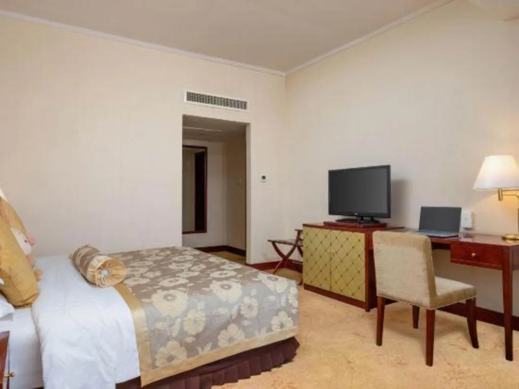 Bed in Kunming Jinjiang Hotel