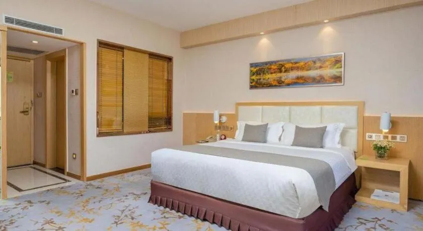 Bed in Kunming Jinjiang Hotel