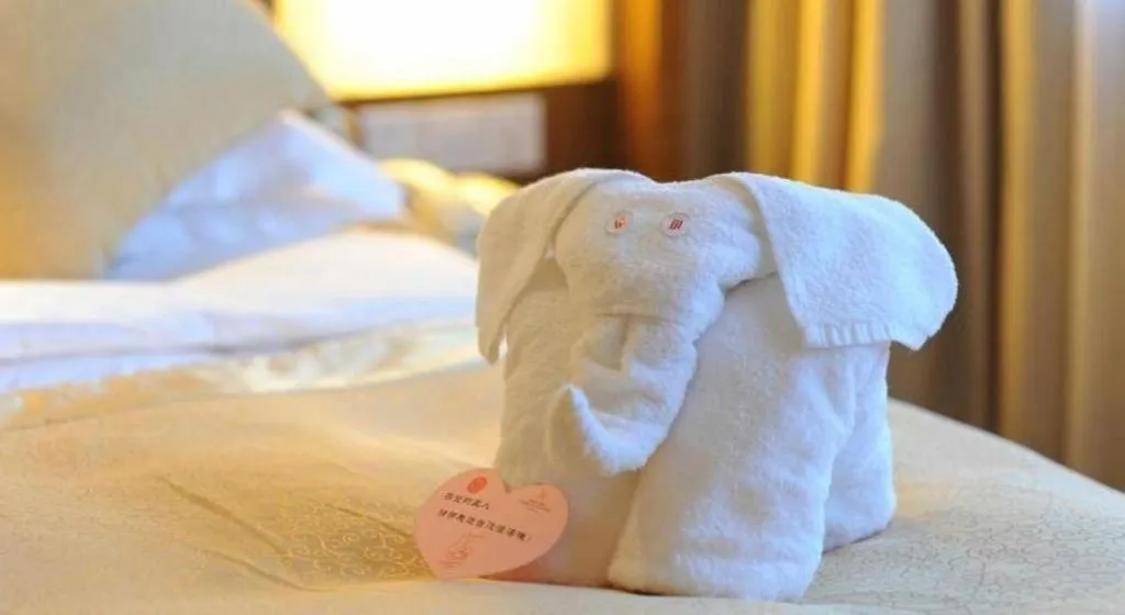 Bed in Kunming Jinjiang Hotel