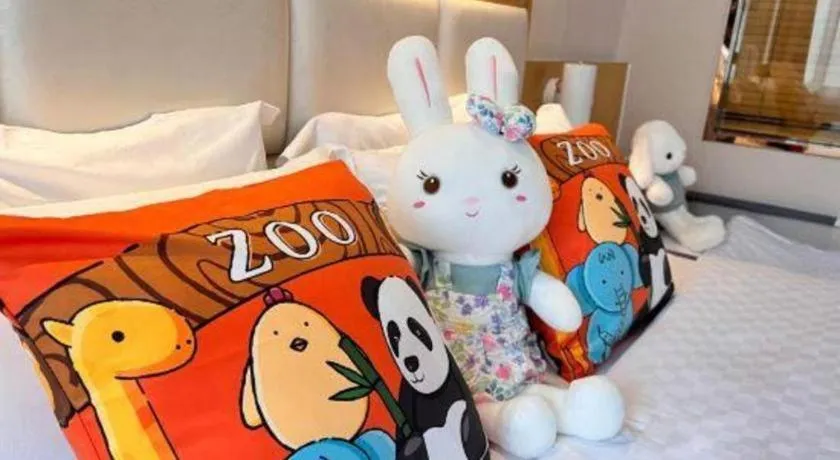 Bed in Kunming Jinjiang Hotel