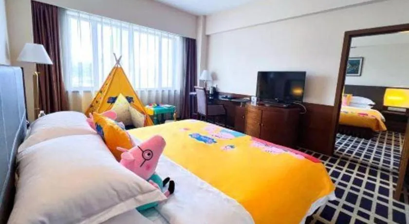 Bed in Kunming Jinjiang Hotel