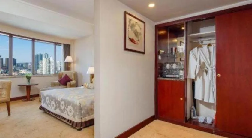 Bed in Kunming Jinjiang Hotel