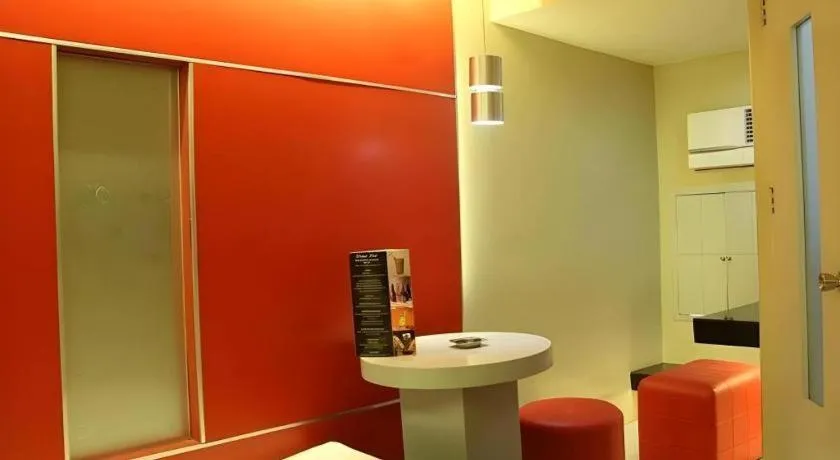 One Serenata Hotel General Trias