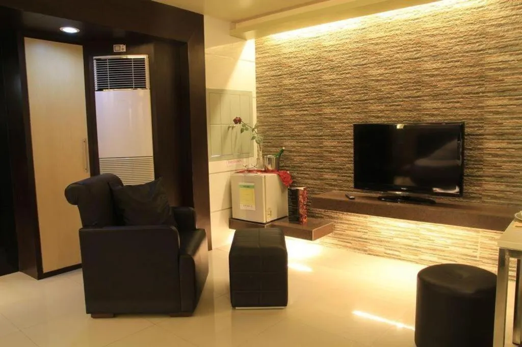 One Serenata Hotel General Trias