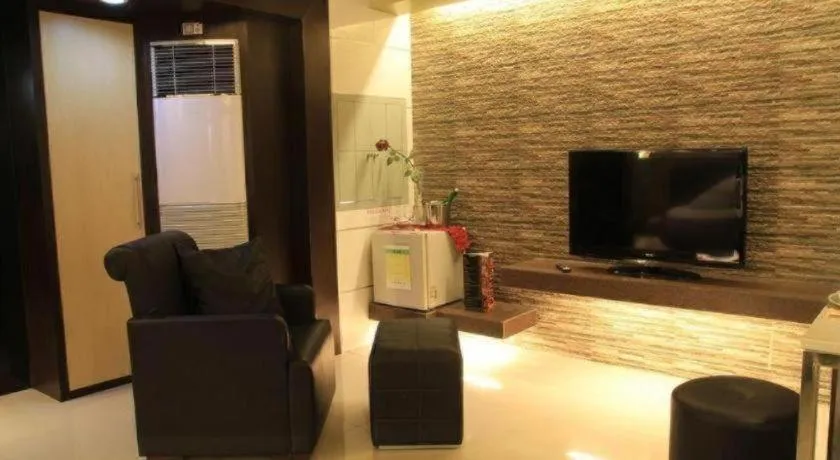 One Serenata Hotel General Trias