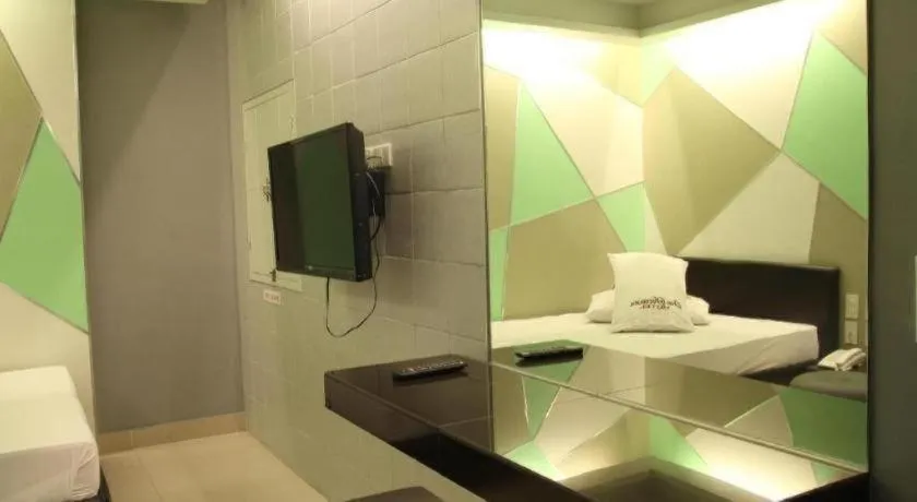 One Serenata Hotel General Trias