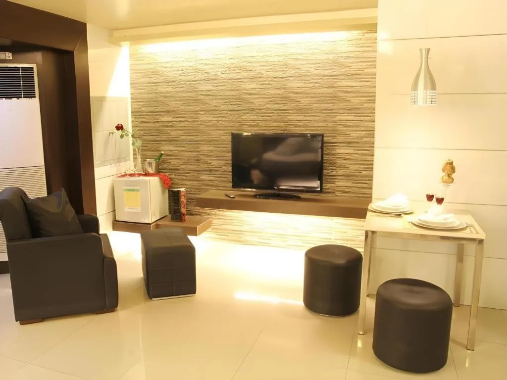 One Serenata Hotel General Trias