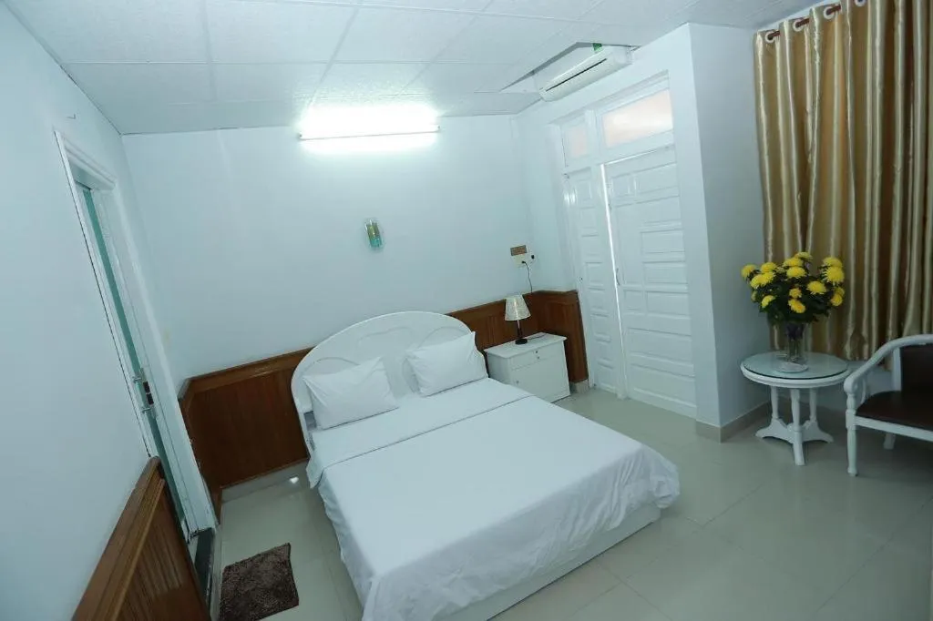 Bed in Thanh Long Hotel