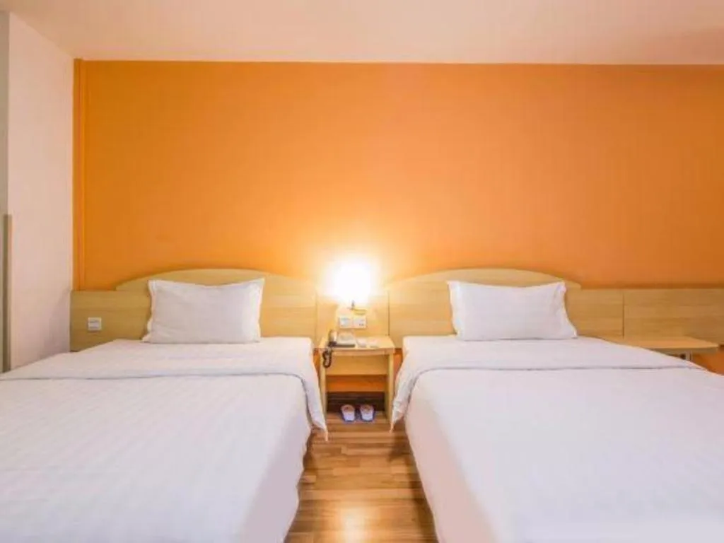 Bed in 7 Days Inn Guangzhou East Station Yantang Tianpingjia Metro Station