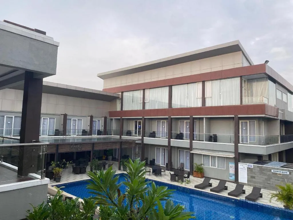 D'Season Premiere Hotel