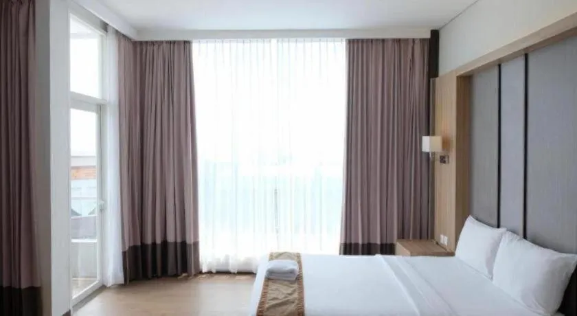 Bed in D'Season Premiere Hotel