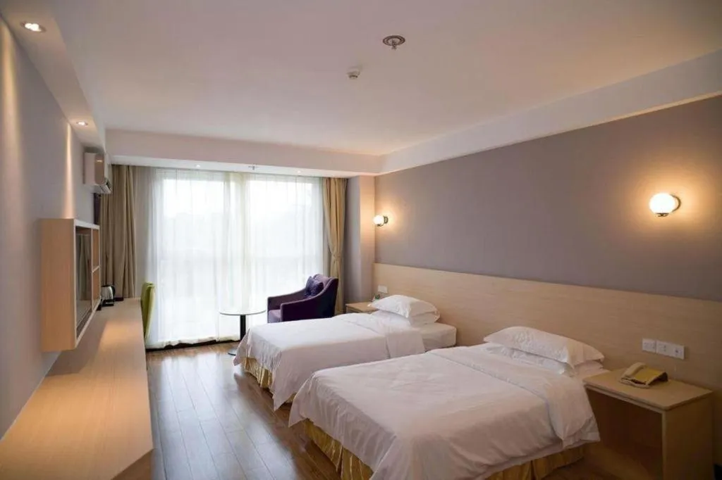 Bed in Grand Nest Hotel (Tang Jia Wan Beach)