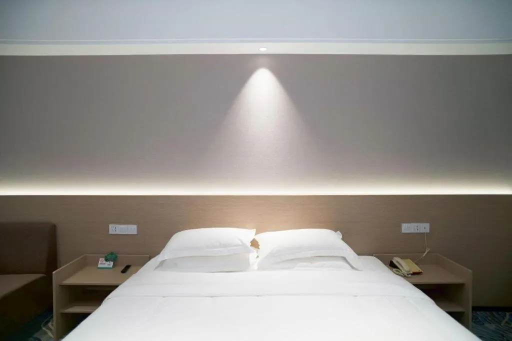 Bed in Grand Nest Hotel (Tang Jia Wan Beach)