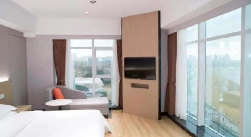 Bed in Grand Nest Hotel (Tang Jia Wan Beach)