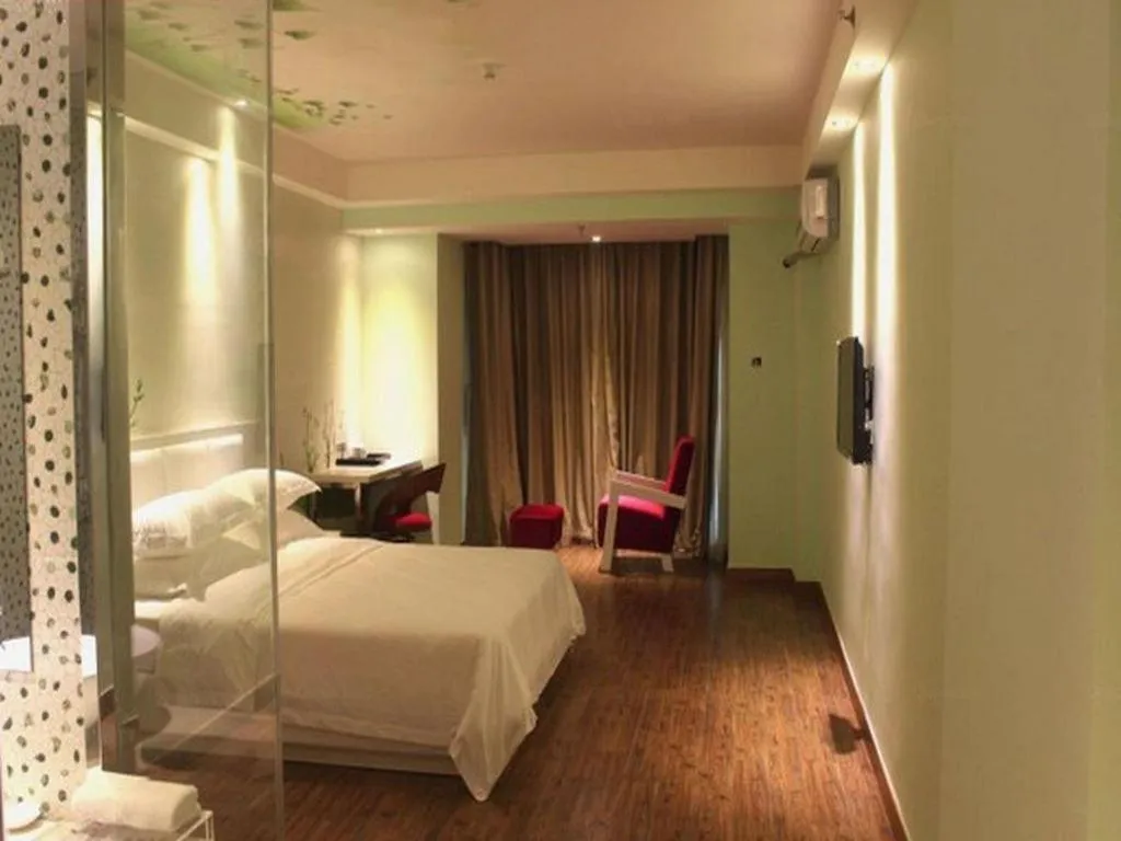 Bed in Grand Nest Hotel (Tang Jia Wan Beach)