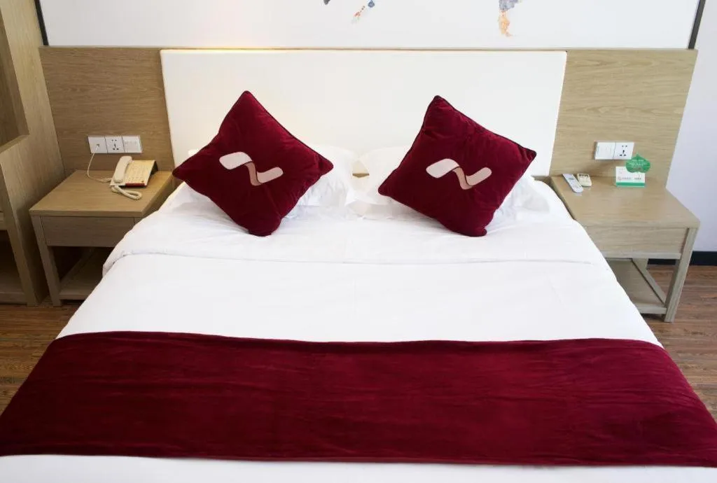 Bed in Grand Nest Hotel (Tang Jia Wan Beach)