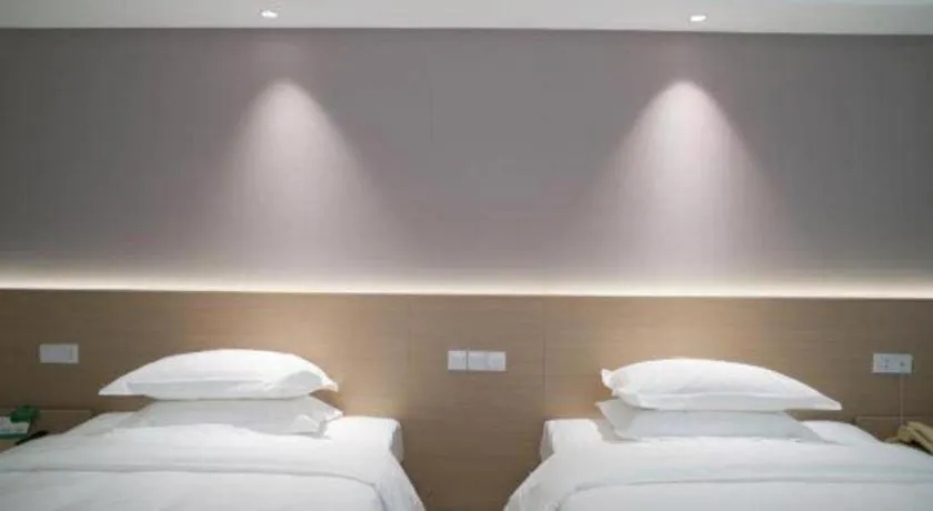Bed in Grand Nest Hotel (Tang Jia Wan Beach)