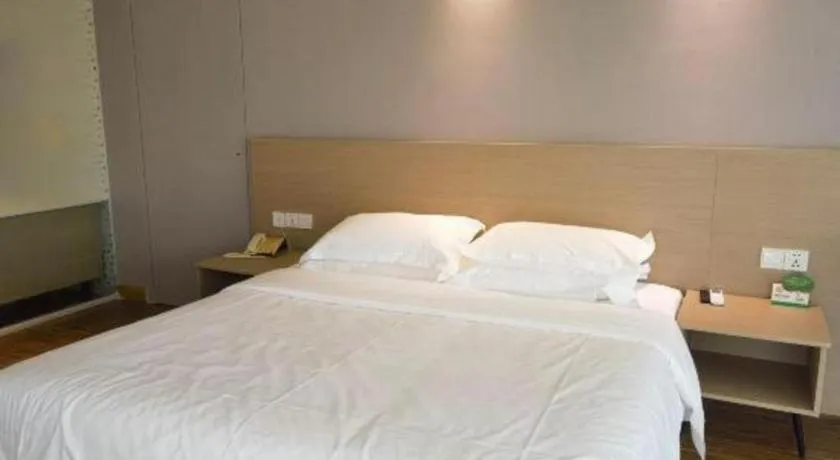 Bed in Grand Nest Hotel (Tang Jia Wan Beach)