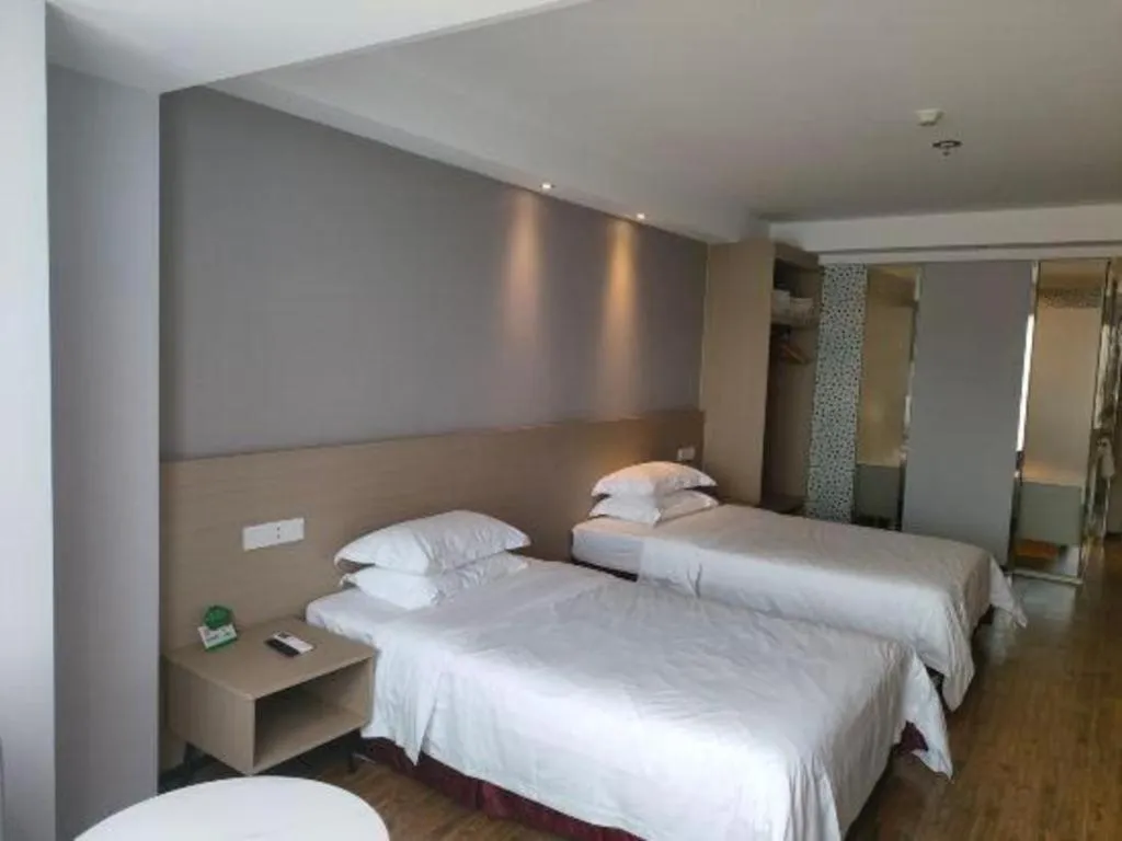 Bed in Grand Nest Hotel (Tang Jia Wan Beach)