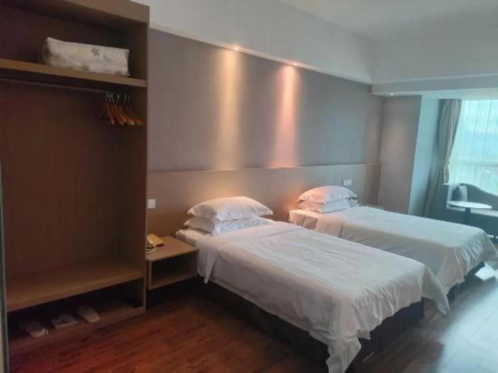 Bed in Grand Nest Hotel (Tang Jia Wan Beach)