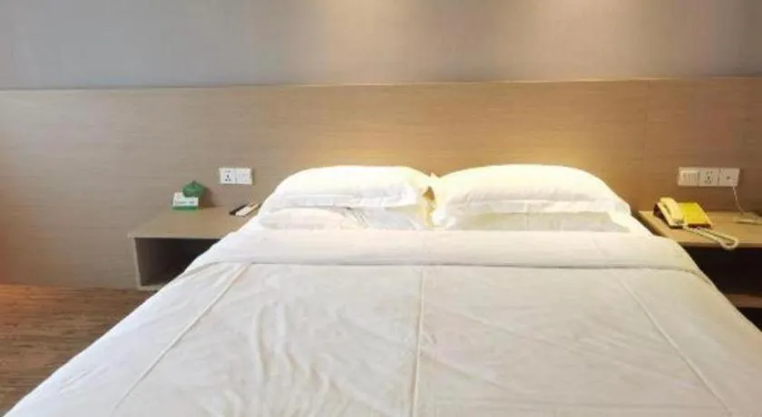Bed in Grand Nest Hotel (Tang Jia Wan Beach)