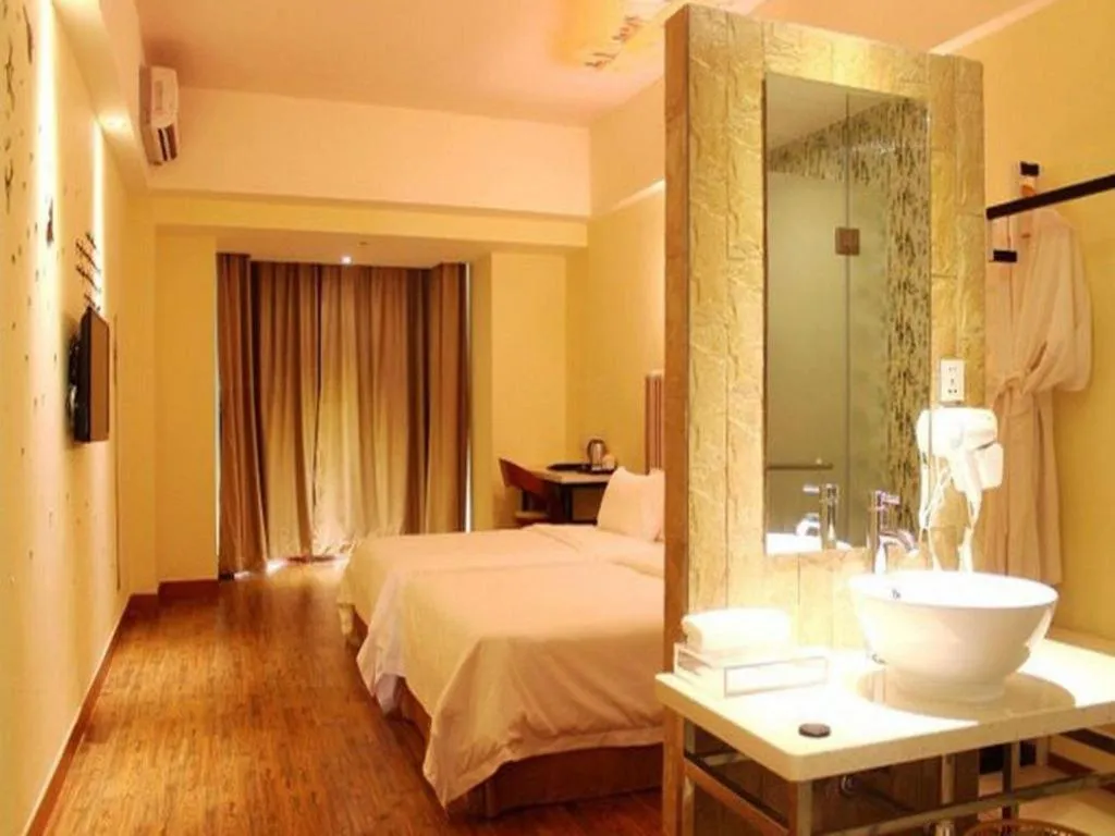 Bed in Grand Nest Hotel (Tang Jia Wan Beach)