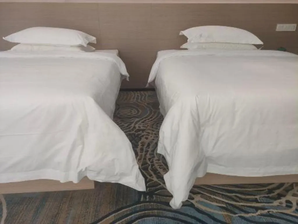 Bed in Grand Nest Hotel (Tang Jia Wan Beach)