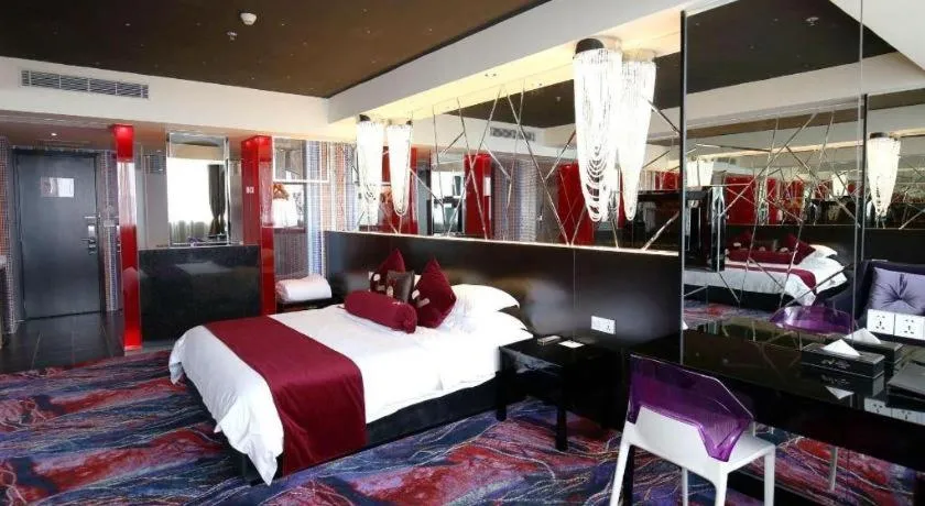 Bed in Grand Nest Hotel (Tang Jia Wan Beach)