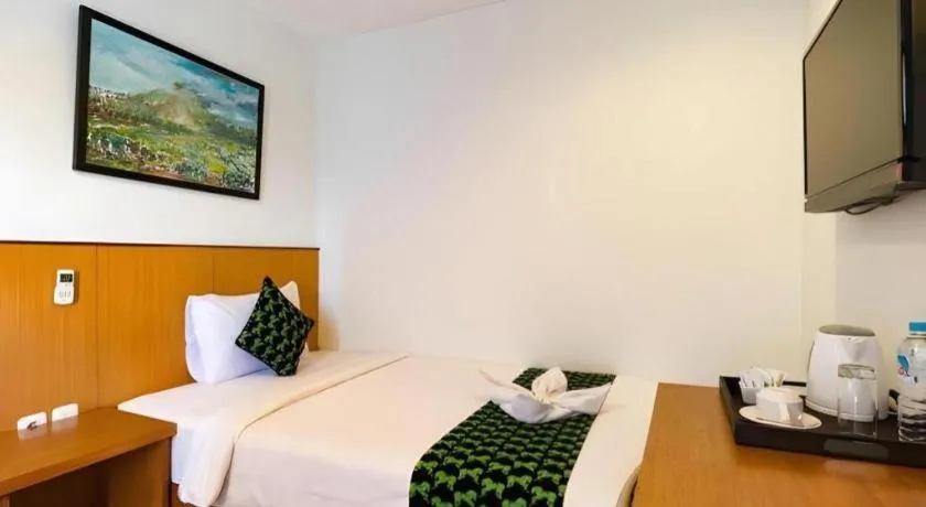 Bed in Hadi Poetra Hotel