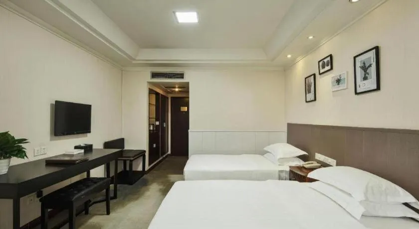 Bed in Chongqing Tianyou Hotel