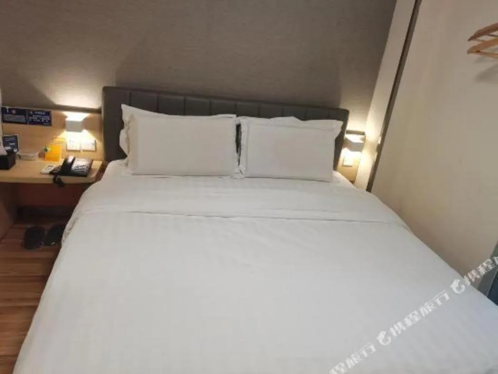 Bed in 7 Days Inn Chongqing Nanping Wanda Plaza Exhibition Center