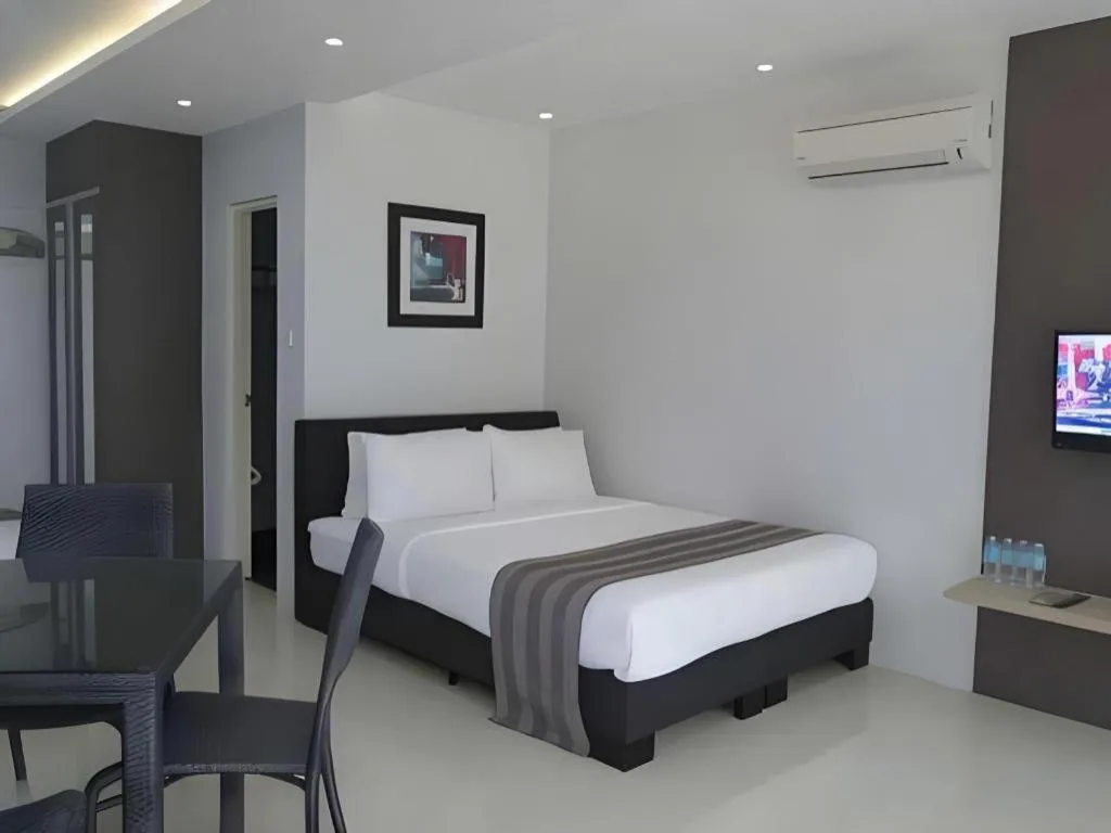 Bed in Anilao Awari Bay Resort