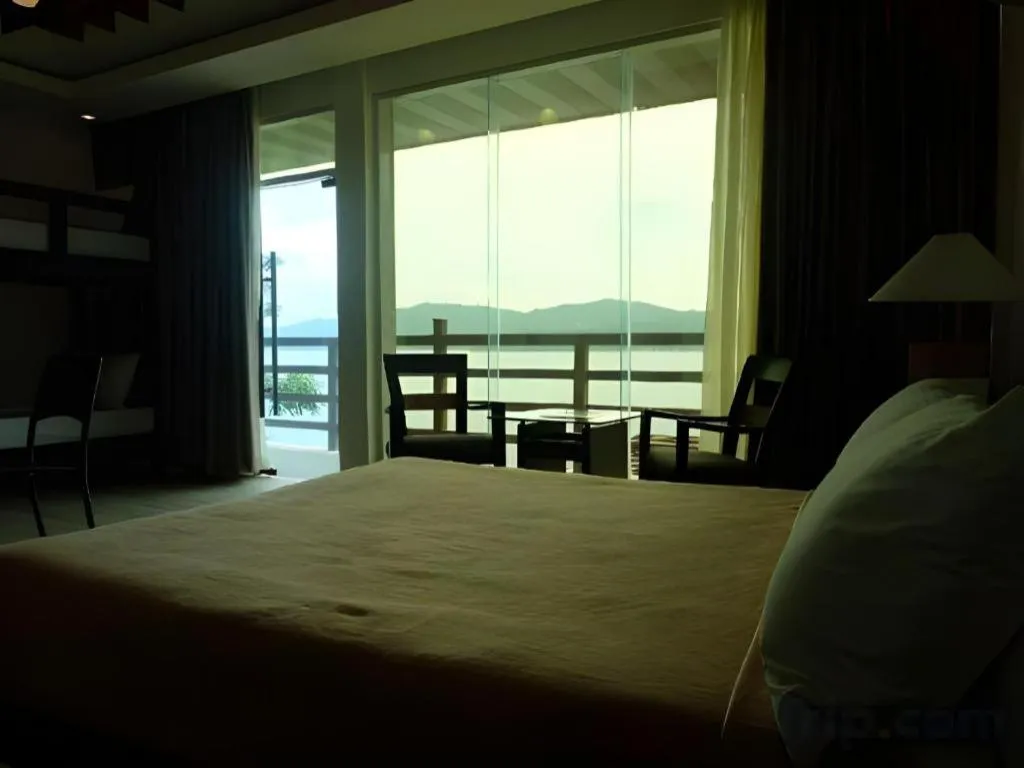 Anilao Awari Bay Resort